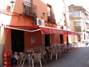 Toldo de brazo invisible para bares