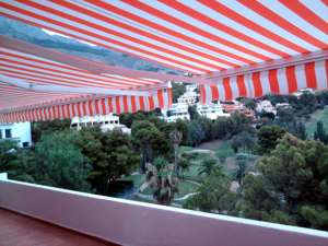 Toldo de brazo invisible para un jardin